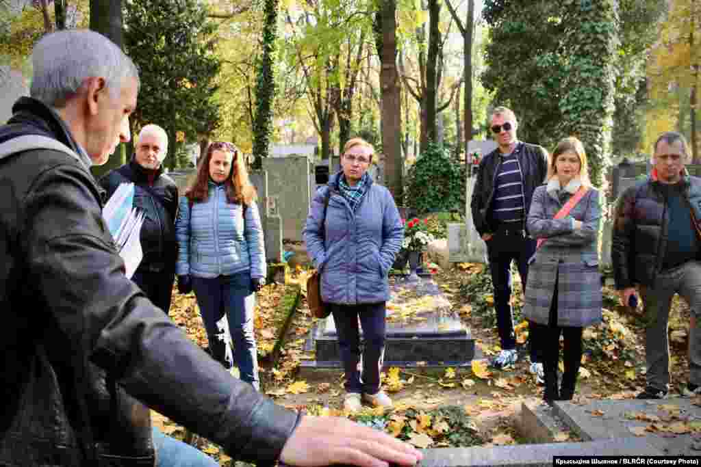 Экскурсію па&nbsp;праскіх Альшанах з нагоды Дзядоў зладзіў для беларусаў і&nbsp;беларусак Чэхіі дасьледчык Сяргей Кнырэвіч.