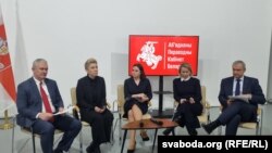 Прадстаўнікі Аб'ядананага Пераходнага Кабінэту: зьлева направа Валер Кавалеўскі, Вольга Гарбунова, Сьвятлана Ціханоўская, Аліна Коўшык, Павал Латушка. Варшава, Польшча. 8 студзеня 2024 году