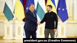 Президент Украины Владимир Зеленский (справа) и премьер-министр Венгрии Виктор Орбан. Киев, 2 июля 2024 года