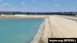 Уход зеркала воды от плотины Белогорского водохранилища