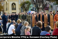 Разьвітаньне зь беларусам, які ваяваў і загінуў пад пазыўным «Бахус». Каламыя, Івана-Франкоўская вобласьць, 21 кастрычніка 2023 году