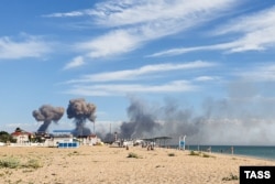 Вид на поселок Новофедоровка, где на территории аэродрома «Саки» произошли взрывы. Крым, 9 августа 2022 года