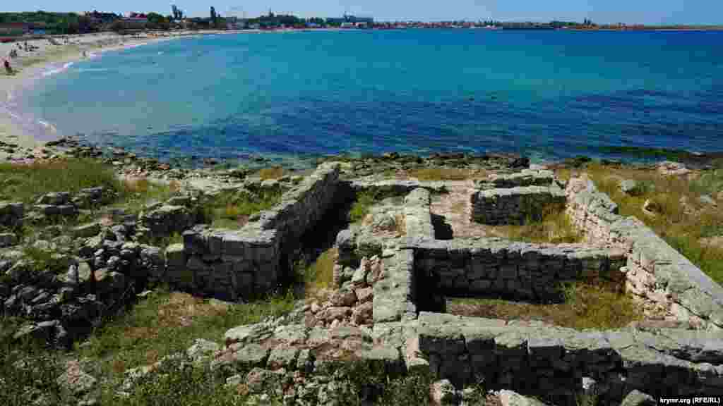 В самом же пропитанном античной историей городище пусто