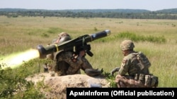 Украінскія салдаты з комплексам FGM-148 Javelin у чэрвені 2021 г.