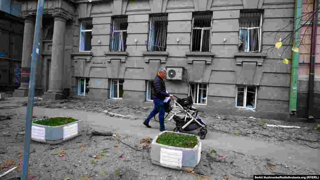 Здания вблизи парка тоже получили повреждения