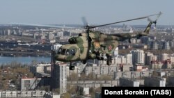 Расейскі верталёт Mi-8 на вайсковым парадзе ў Маскве ў 2020 годзе. Ілюстрацыйнае фота