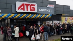 Очередь в супермаркет «ATB», открывшийся после освобождения Херсона, 20 ноября 2022 года