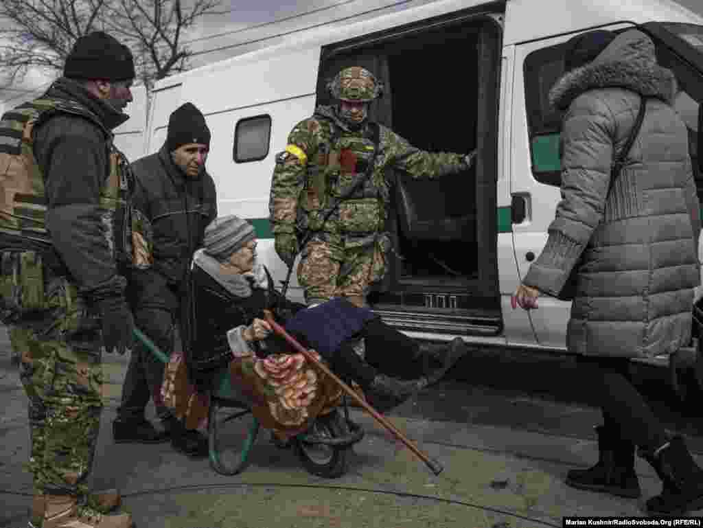 Эвакуацыя людзей з Ірпяня і Бучы пад Кіевам. 9 сакавіка 2022 году