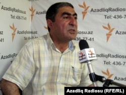 Zakir Sadatlı Azadlıq Radiosunun studiyasında, 2011