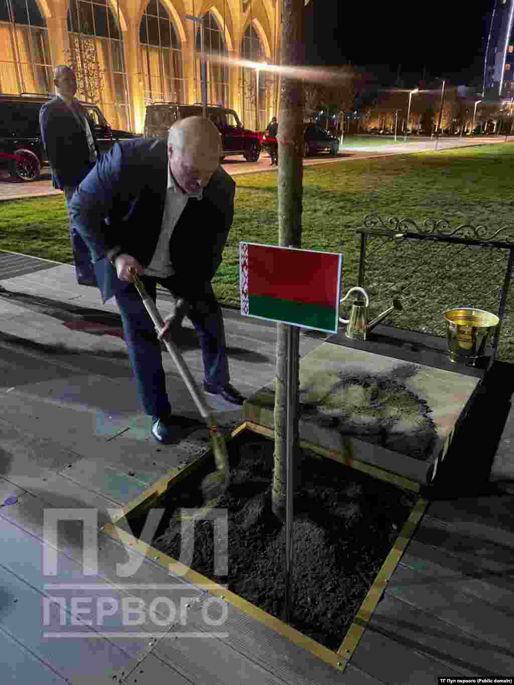 Цырымонія ўключала ў сябе саджаньне дрэваў.