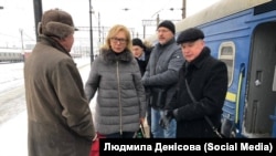 Омбудсмен Людмила Денисова прибыла в Москву на поезде