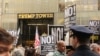 Протесты в Нью-Йорке у небоскреба Trump Tower после увольнения директора ФБР Джеймса Коми