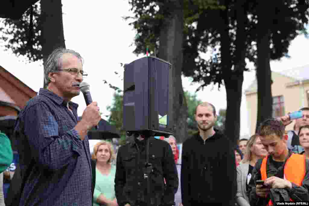 Выступае Лявонці Зданевіч