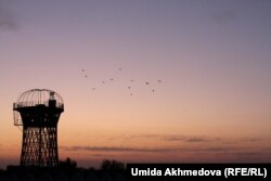 Буфер зонадаги сайëҳлик маркази бухороликлар орасида Водакачка номи билан танилган мазкур темир минора орқасидаги маҳаллаларни бузиш ҳисобига қурилиши мумкин.