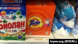 Порошок фирмы Tide, произведенный на территории материковой Украины, в магазине Фуршет в Симферополе