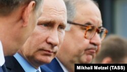 Рўйхатда Владимир Путиндан ташқари Россиянинг барча юқори мансабдорлари келтирилган