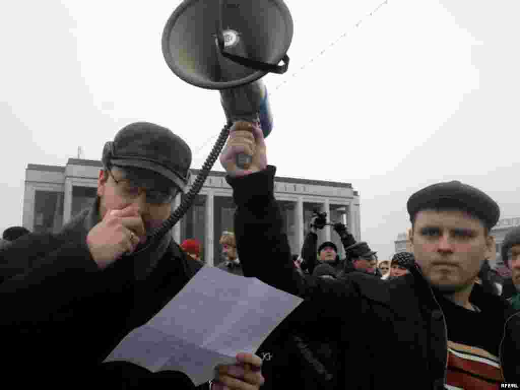 Лидеры предпринимательских организаций заявили, что за «уничтожение предпринимательства» в отставку должны уйти замминистра экономики Андрей Тур, курирующий в правительстве предпринимательство, и президент Александр Лукашенко.