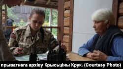 Каардынатарка пашуковага атраду «Анёл», валянтэрка Крысьціна Крук.