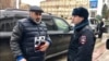 Муртазали Гасангусенов проводит акцию с требованием разрешить митинг по поводу убийства его сыновей