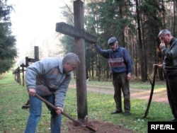 Алесь Чахольскі (справа), Уладзімер Юхо (у цэнтры) .