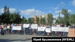 Протест жителей аварийных домов в Барнауле 