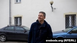 Павал Мажэйка пасьля выхаду з ізалятара. Горадня, 29 сакавіка 2021 году 