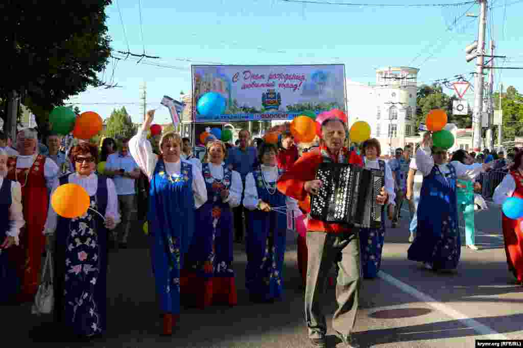 Традиционное шествие ко Дню города