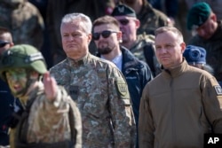 Прэзыдэнты Літвы і Польшчы Гітанас Наўседа і Анджэй Дуда на Сувальскім калідоры, красавік 2024