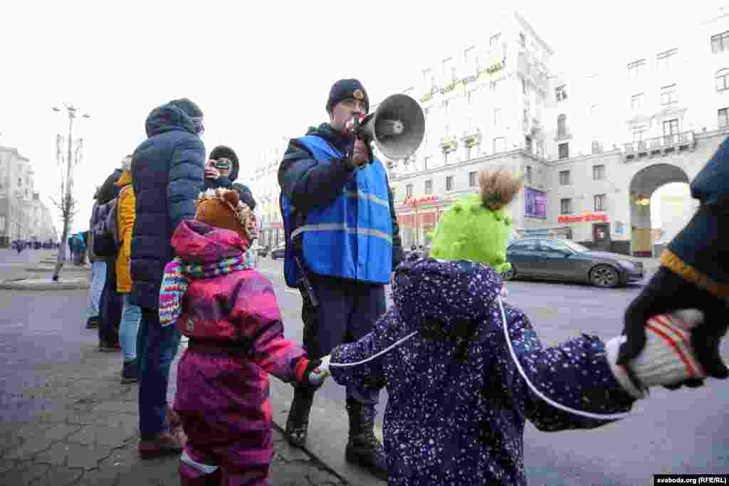 Міліцыянты настойліва прасілі ўсіх разысьціся, бо акцыя несанкцыянаваная.