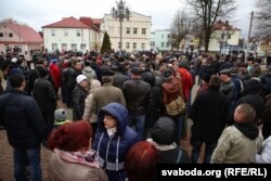 Людзі на слонімскіх вуліцах