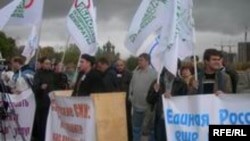 Оппозиция задолго до выборов заявляла о давлении властей на СМИ. Митинг у телецентра «Останкино», октябрь 2006