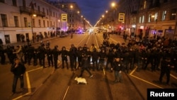 Полицейские заграждения в Санкт-Петербурге. Вечер 7 октября