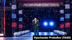 Владимир Путин выступает на стадионе "Лужники", Москва, 18 марта 2021 года