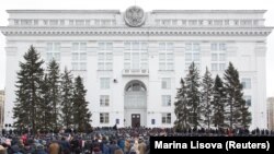 Митинг в Кемерове за отставку власти после пожара в торговом центре (архивное фото)
