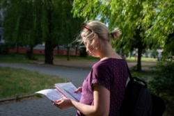 Уладзімер просіць часьцей яму пісаць і перадаць прысмакі