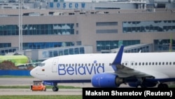 Адзін з самалётаў Belavia у маскоўскім аэрапорце. Ілюстрацыйнае фота