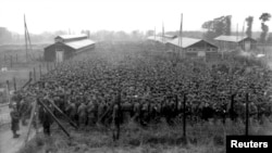 Немецкие военнопленные в северной Франции, 1944 год