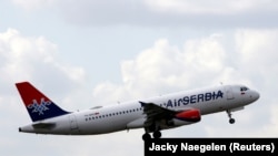 Самалёт авіякампаніі Air Serbia, ілюстрацыйнае фота