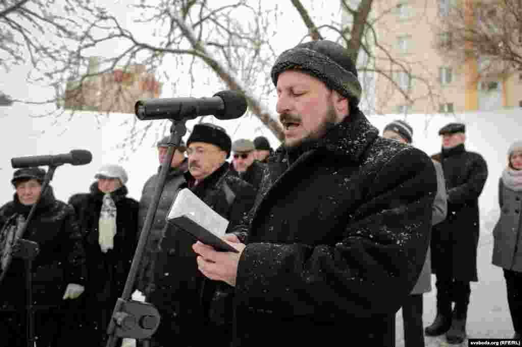 Галоўны рабін Рэлігійнага аб’яднаньня грамадаў прагрэсіўнага юдаізму ў Беларусі Рыгор Абрамовіч прачытаў малітву