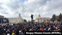 Митинг у администрации Кемерова после пожара в торговом центре