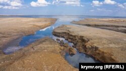 Следы на соленом песке: что стало с Акташским озером в Крыму (фотогалерея)