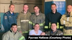 Рустам Набиев со спасателями