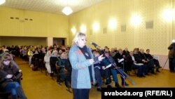 На адным з грамадзкіх слуханьняў: народ супраць «хіміі»