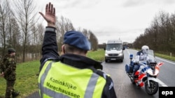 Памежны патруль на мяжы Нідэрляндаў і Нямеччыны, архіўнае фота 