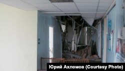 Обрушившуюся часть здания отгородили стульями