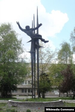 Памятник Валентине Терешковой во Львове