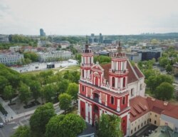 Касьцёл Сьвятых Якуба і Піліпа побач з Лукіскай плошчай, дзе павесілі Кастуся Каліноўскага. Фота ©Shutterstock