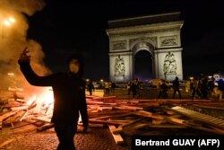 Протесты "желтых жилетов" в Париже, 24 ноября