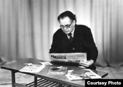 Міхал Дубянецкі чытае «Вячэрні Мінск». Сярэдзіна 1980-х гг.