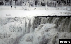 Вид на Ниагарский водопад со стороны Канады